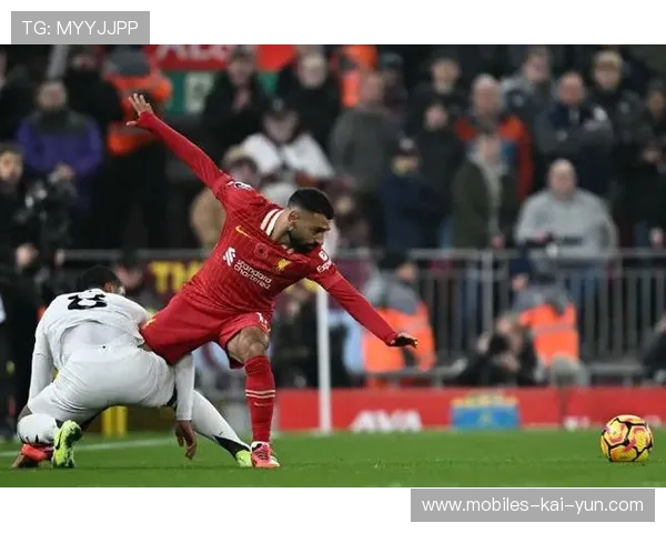 阿诺德助攻利物浦门前头球建功